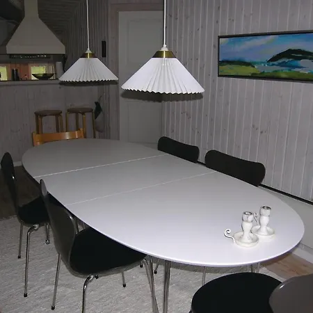 3 Bedroom Awesome Home In Tranekaer בית נופש *