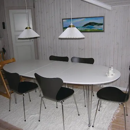 3 Bedroom Awesome In Tranekaer Hébergement de vacances Skattebølle